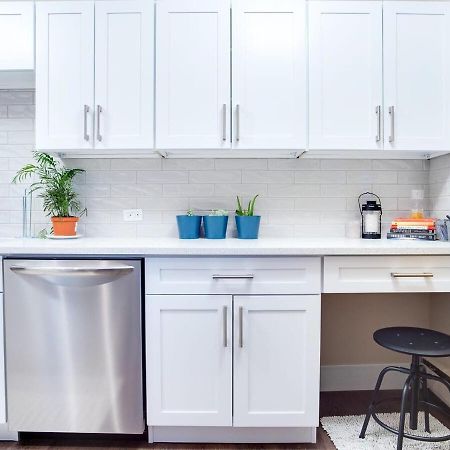 Gorgeous 2Br Condo W Parking Patio Coffee! YYC المظهر الخارجي الصورة