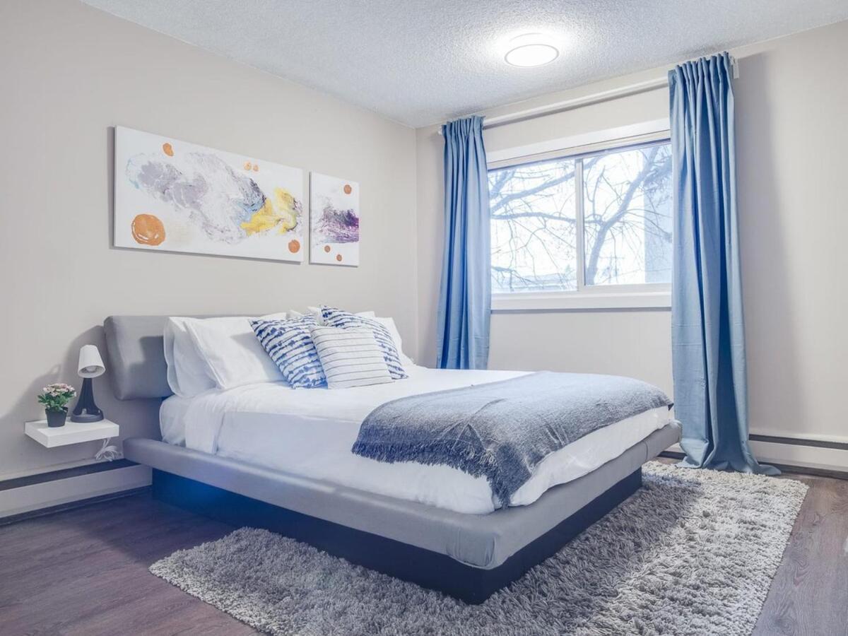 Gorgeous 2Br Condo W Parking Patio Coffee! YYC المظهر الخارجي الصورة