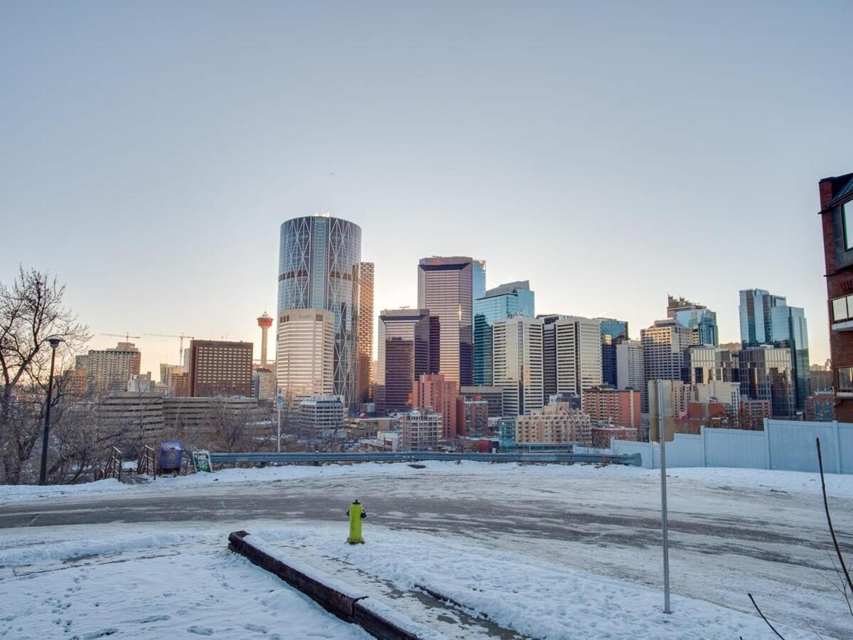 Gorgeous 2Br Condo W Parking Patio Coffee! YYC المظهر الخارجي الصورة