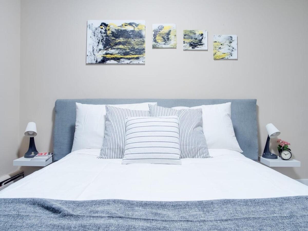 Gorgeous 2Br Condo W Parking Patio Coffee! YYC المظهر الخارجي الصورة