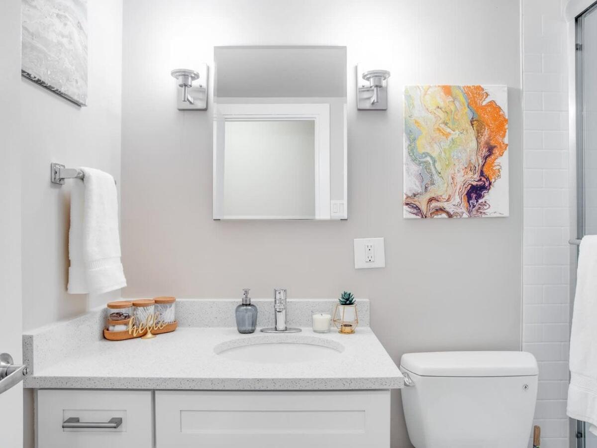 Gorgeous 2Br Condo W Parking Patio Coffee! YYC المظهر الخارجي الصورة