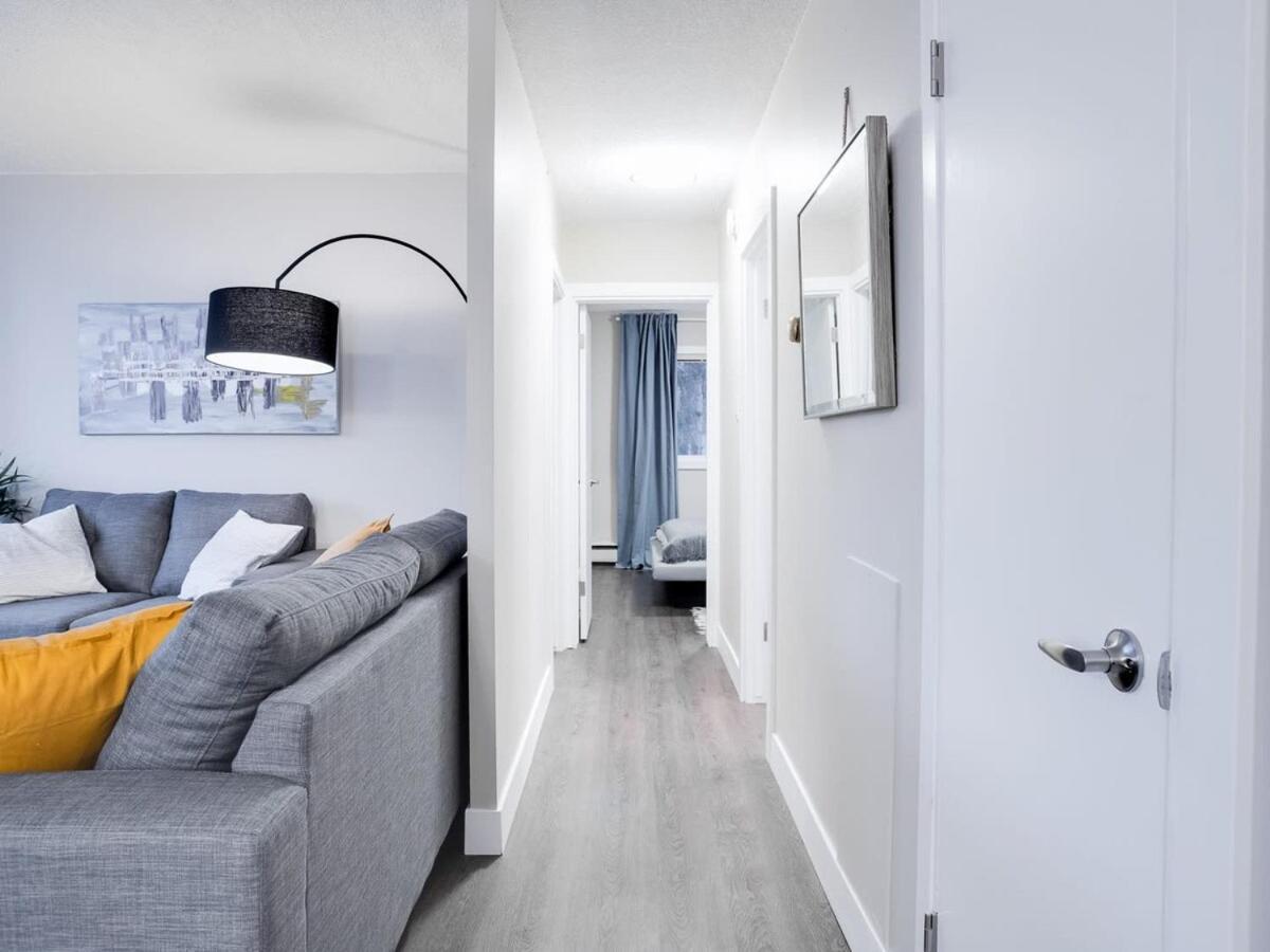 Gorgeous 2Br Condo W Parking Patio Coffee! YYC المظهر الخارجي الصورة