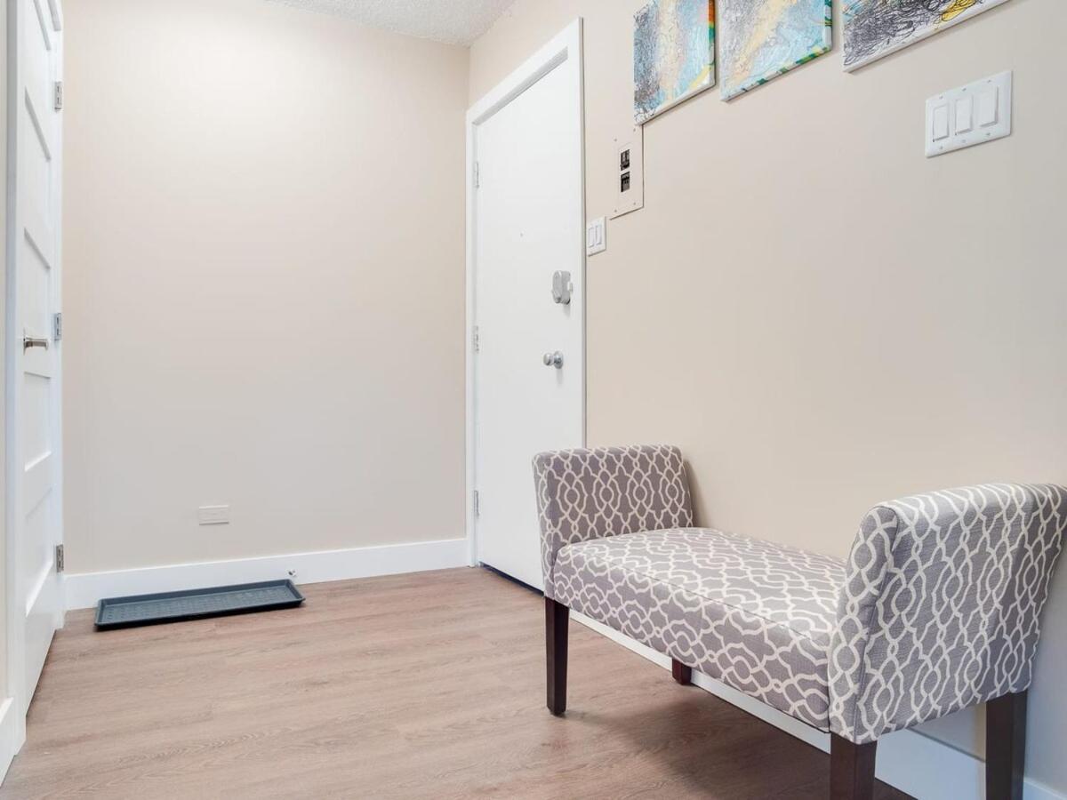 Gorgeous 2Br Condo W Parking Patio Coffee! YYC المظهر الخارجي الصورة