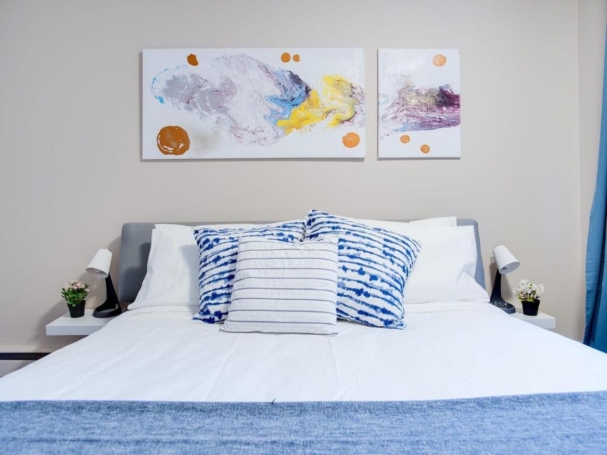 Gorgeous 2Br Condo W Parking Patio Coffee! YYC المظهر الخارجي الصورة