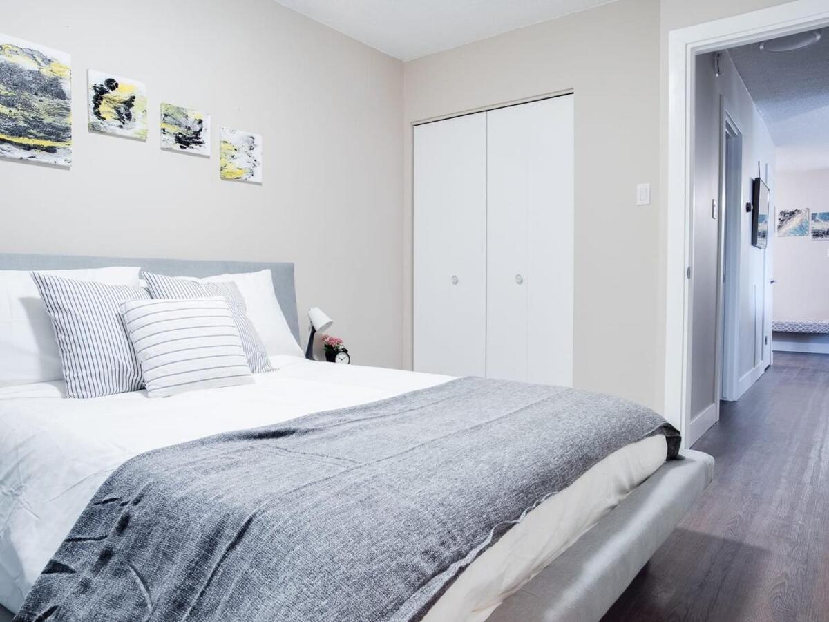 Gorgeous 2Br Condo W Parking Patio Coffee! YYC المظهر الخارجي الصورة