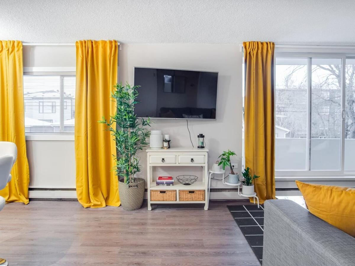 Gorgeous 2Br Condo W Parking Patio Coffee! YYC المظهر الخارجي الصورة